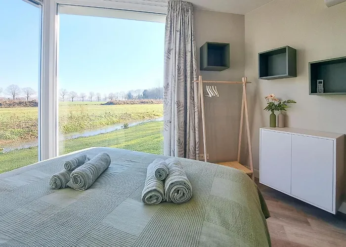 Holiday home 2 Bedroom Pet Friendly In