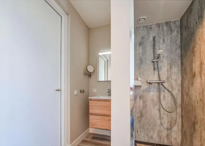 2 Bedroom Pet Friendly In Holiday home *